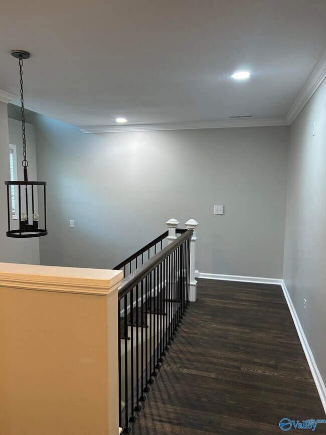 Building Photo - 2012 Fairway Hills Dr