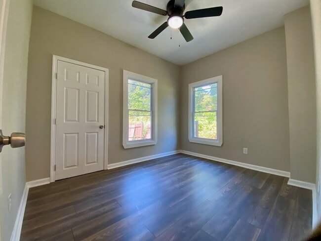 Building Photo - Beautifully Updated 4 Bed 2 Bath Home!