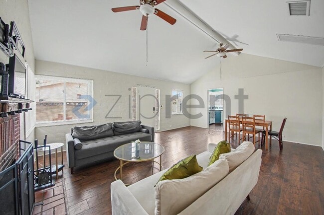 Building Photo - 445/2 E Alisal St