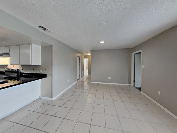 Building Photo - 6410 Gamble Dr