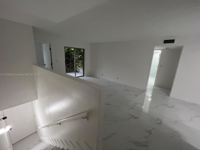 Building Photo - 505 Gardens Dr