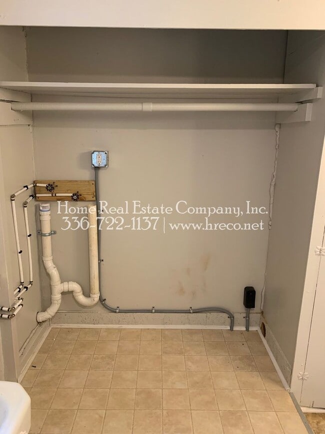 Building Photo - 2616 Machine St