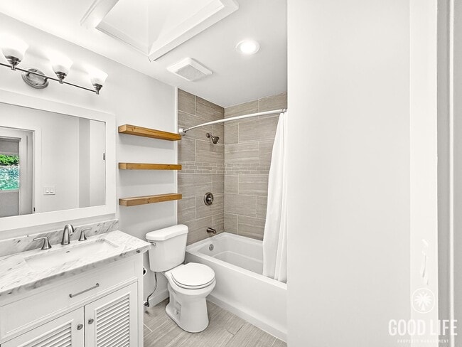 Building Photo - Beautiful 3BD/2BA with Updated Kitchen, 2-Car Detached Garage and A/C in Clairemont!