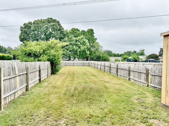 Building Photo - Completely Updated & Ready NOW! New Floori...