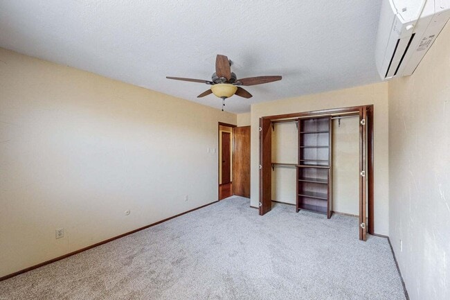 Building Photo - 501 Calle De