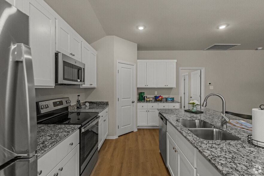 3B/2BA - 1616 sqft - Kitchen - Vander Ranch