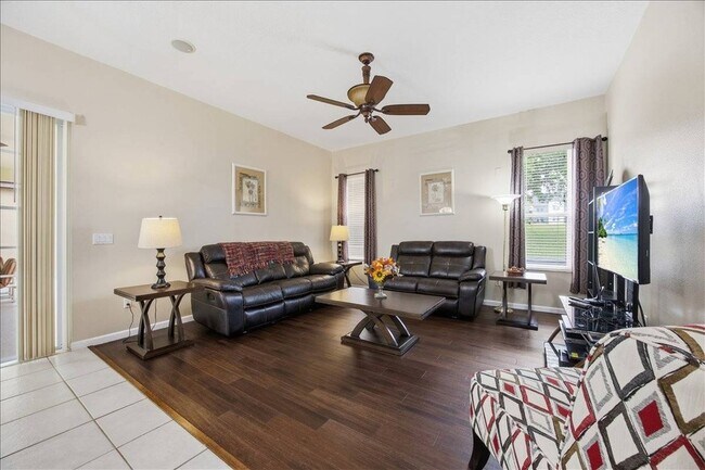 Building Photo - 722 Brighton Dr