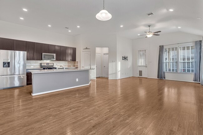 Building Photo - 25403 Brentmoor Dr