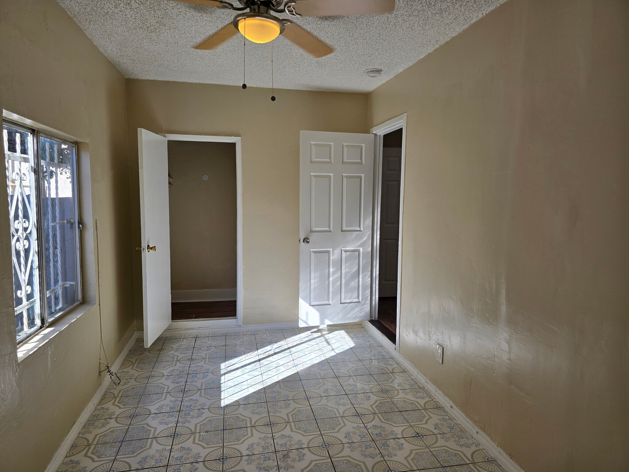 Building Photo - 336 W 41st St