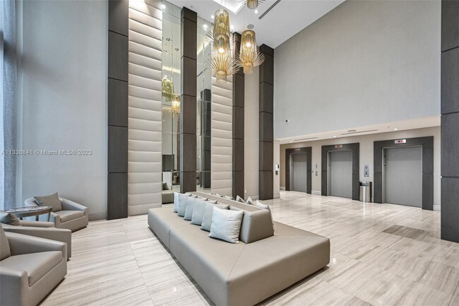 Building Photo - 1010 SW 2nd Ave