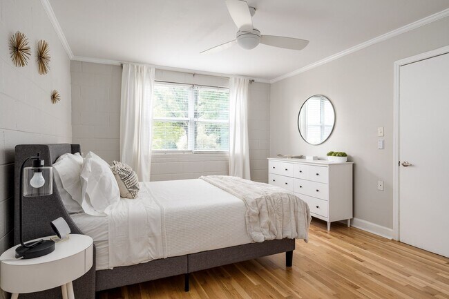 Building Photo - One Bedroom Across From Walking & Biking Trails in Fisher Park - Water & Parking Included