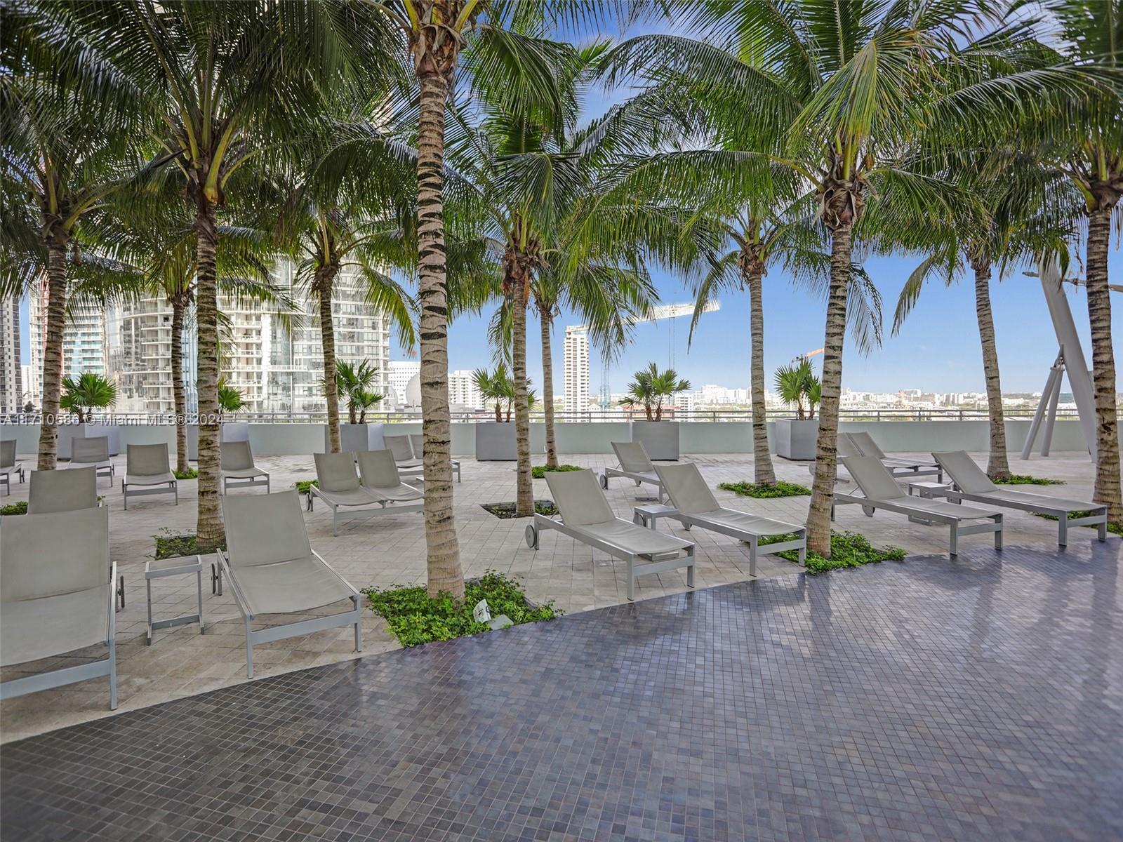 Building Photo - 900 Biscayne