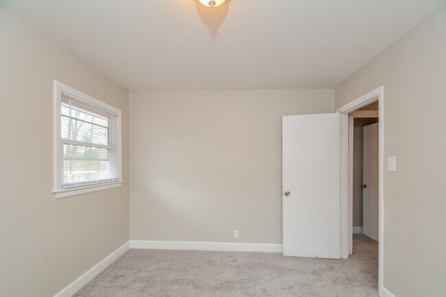 Building Photo - 927 S Plum St