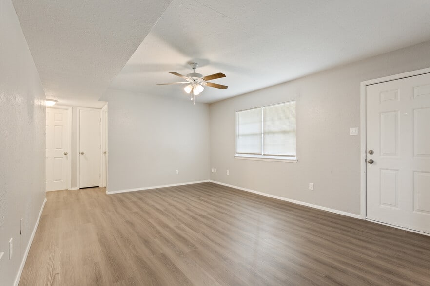 Building Photo - 306 Avenue G