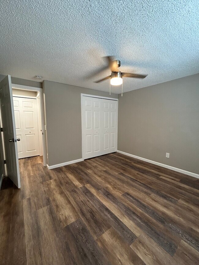 Building Photo - 121 Waterbury Ct