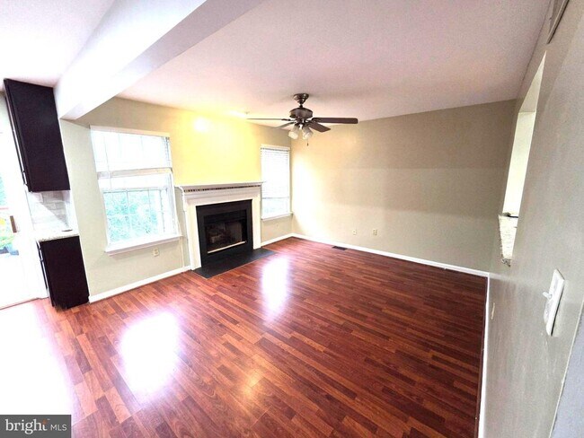 Building Photo - 1146 Oxford Cir