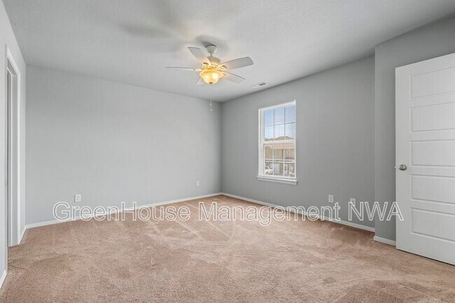 Building Photo - 820 Baker St NW