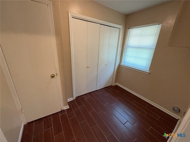 Building Photo - 1013 Kathey Dr