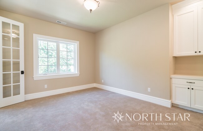 Building Photo - Executive Custom Home with River View on Acreage in West Linn