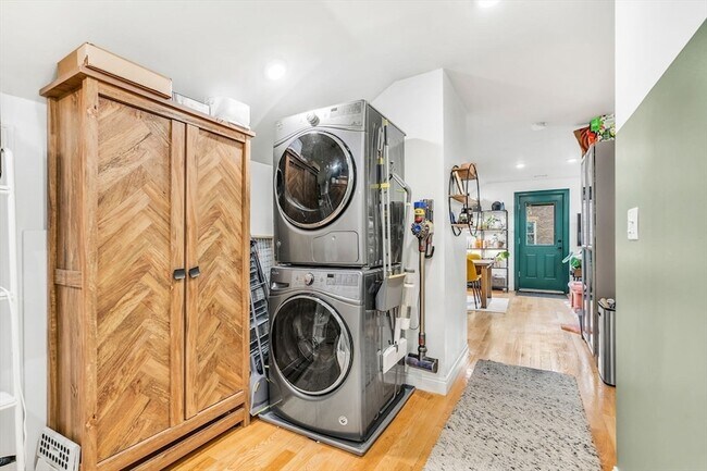 Building Photo - 1-3 Howard Place Unit 3