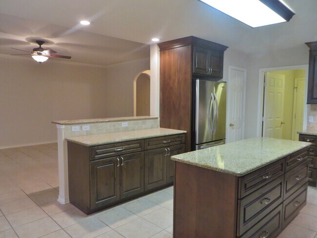 Building Photo - 117 Pecos Ct