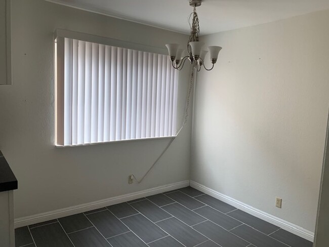 Building Photo - Beautiful 2 Bedroom 2 1/2 Bathroom Van Nuy...