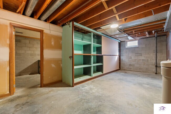 Building Photo - Available now! Spacious 3 Bed, 3 Bath Home with Modern Open Layout & Lawn Care Included