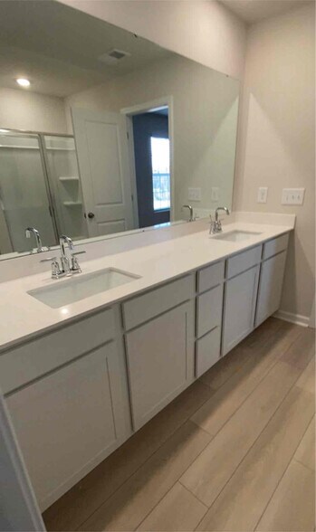 Building Photo - 2122 Brechin Rd