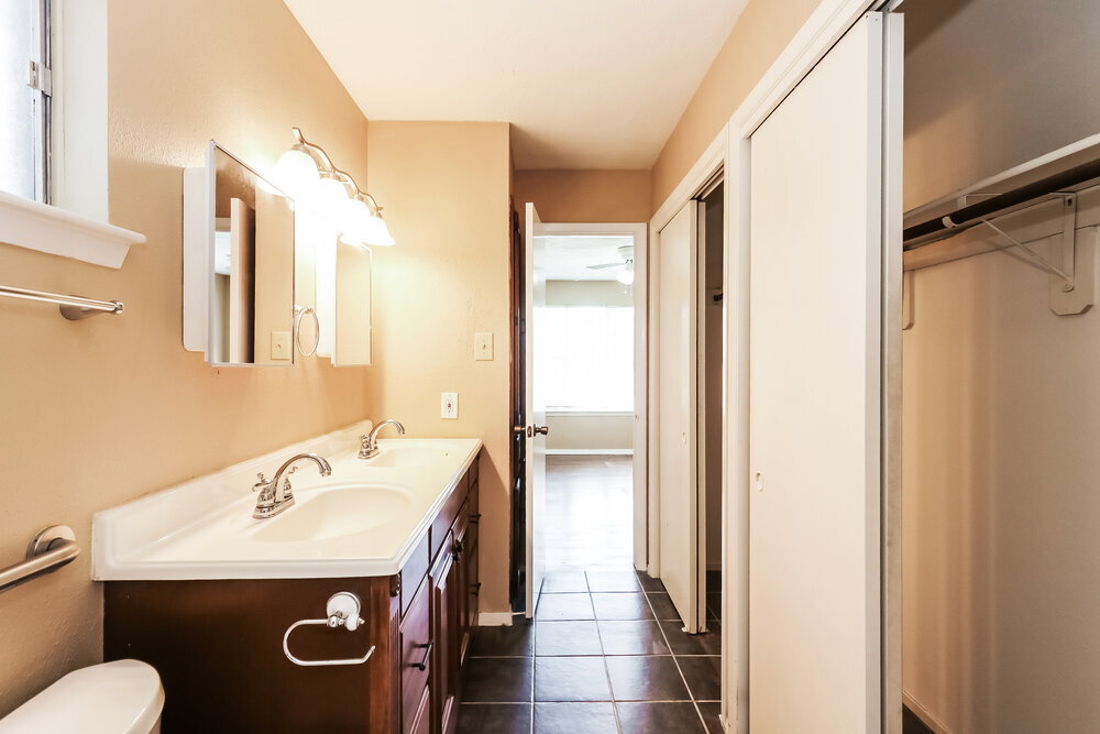 Building Photo - 13427 Boonway Dr