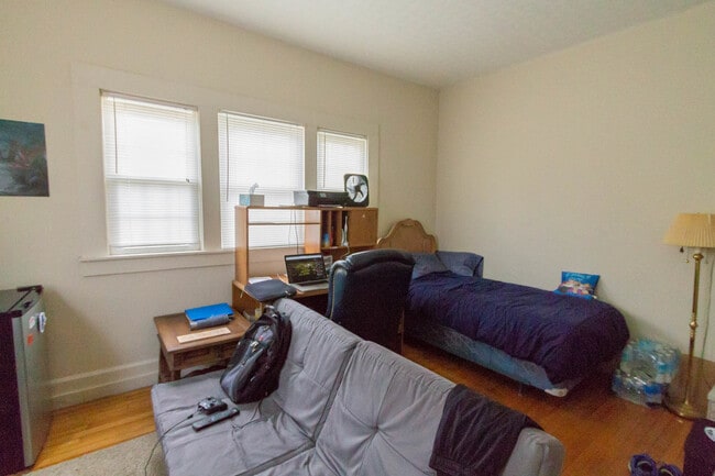 Building Photo - 1900 W Jackson St