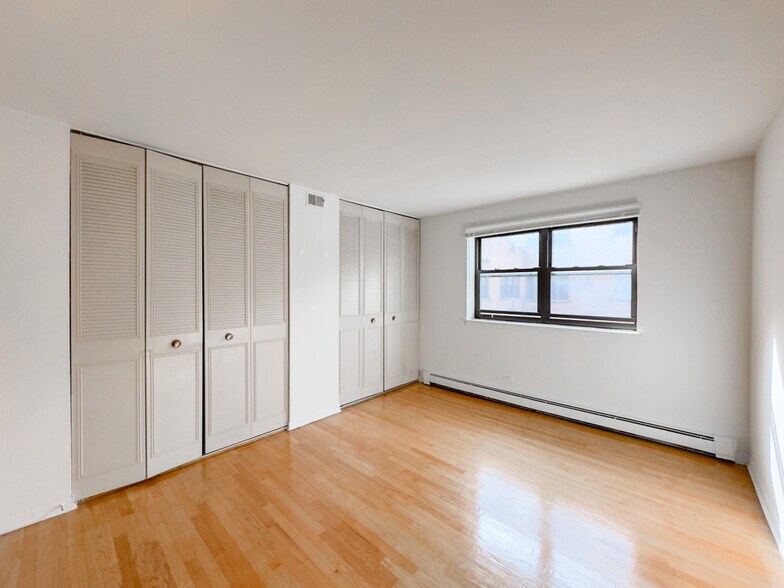 Building Photo - 535 W Aldine Ave