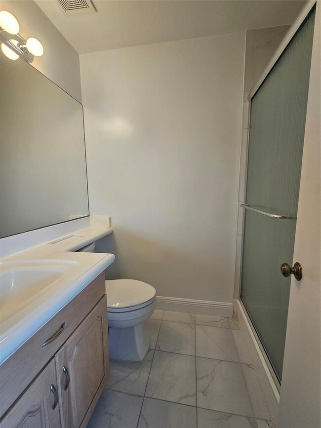 Building Photo - 633 Deer Crk Lk Pt S Ln