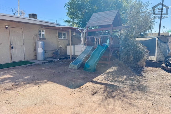 Building Photo - 2Bed/1Bath Duplex at McDowell/32nd St! Ready for Immediate Move-In! – NO HOA!