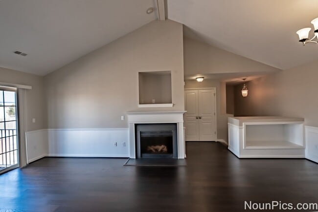 Building Photo - Beautiful 3 bedroom Condominium in Hazel Park