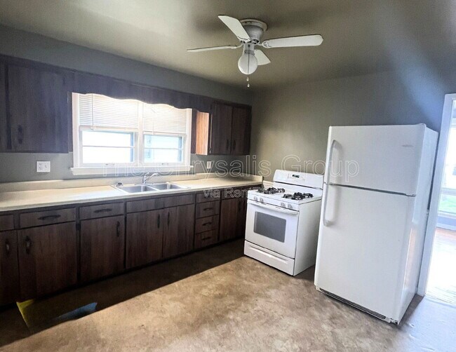 Building Photo - 309 Iowa Ave