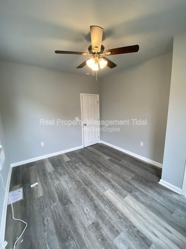 Building Photo - 22 Riverview Ave