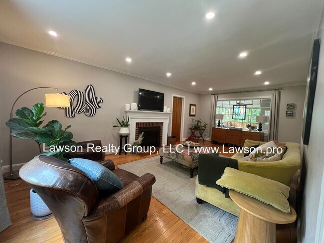 Building Photo - Lovely 4 Bedroom 3 Bath Home in South Roanoke