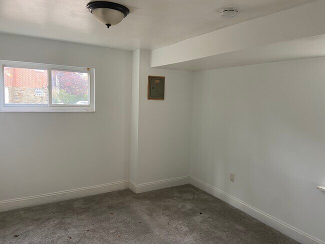 Building Photo - 4235 Ferne Blvd