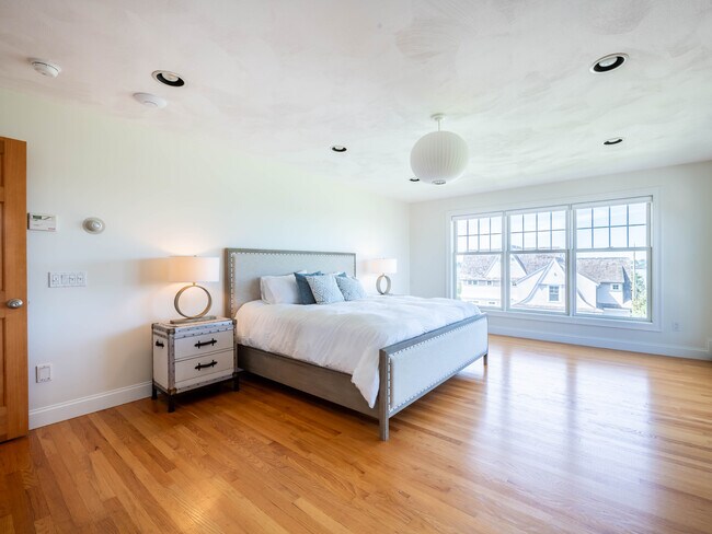 Building Photo - 573 Wolcott Ave