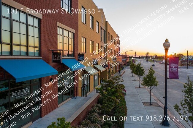 Building Photo - 101 E Broadway St