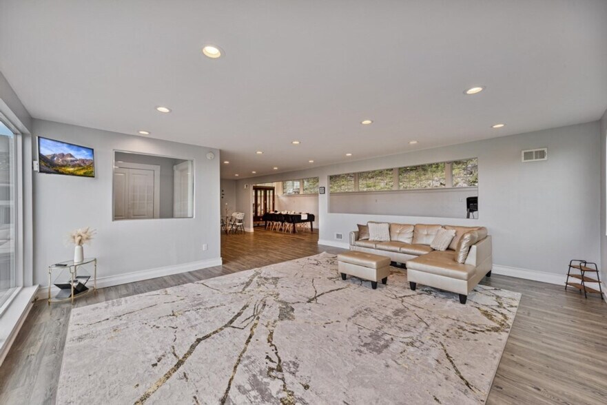 Building Photo - 52 Pavilion Rd