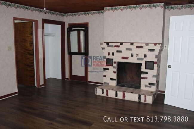 Building Photo - 621 Sunset Dr