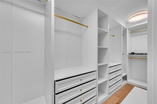 Building Photo - 607 Melaleuca Ln