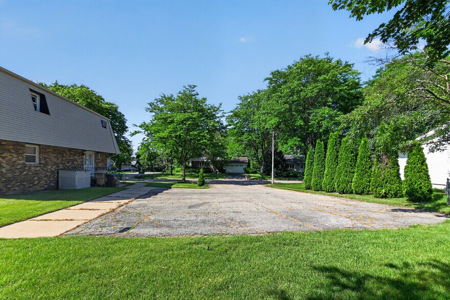 Building Photo - 5110 Pebblebrook Dr