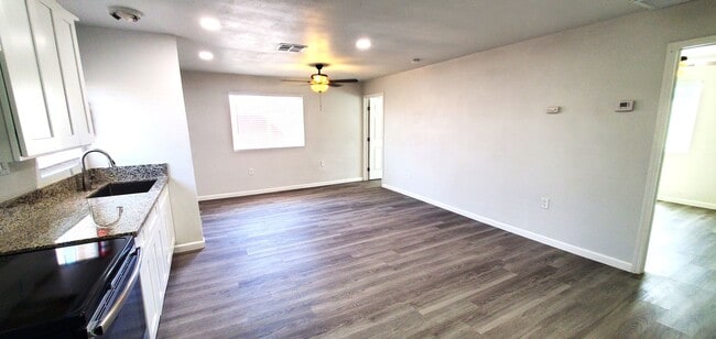 Building Photo - !!! AVAILABLE NOW !!!. Very spacious brand new 3 bed, 2 bath house.