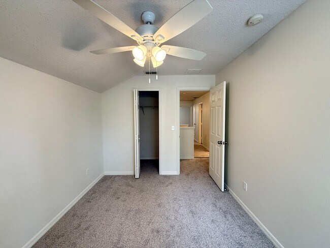 Building Photo - Nice 4/2 Two-Story Home in Seminole County...