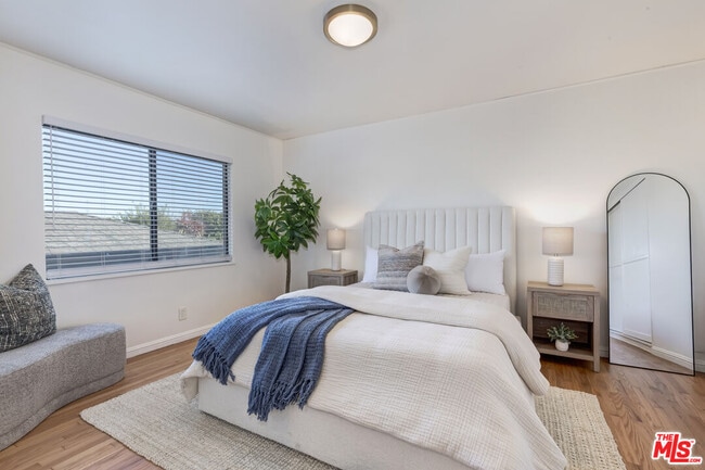 Building Photo - 9125 David Ave