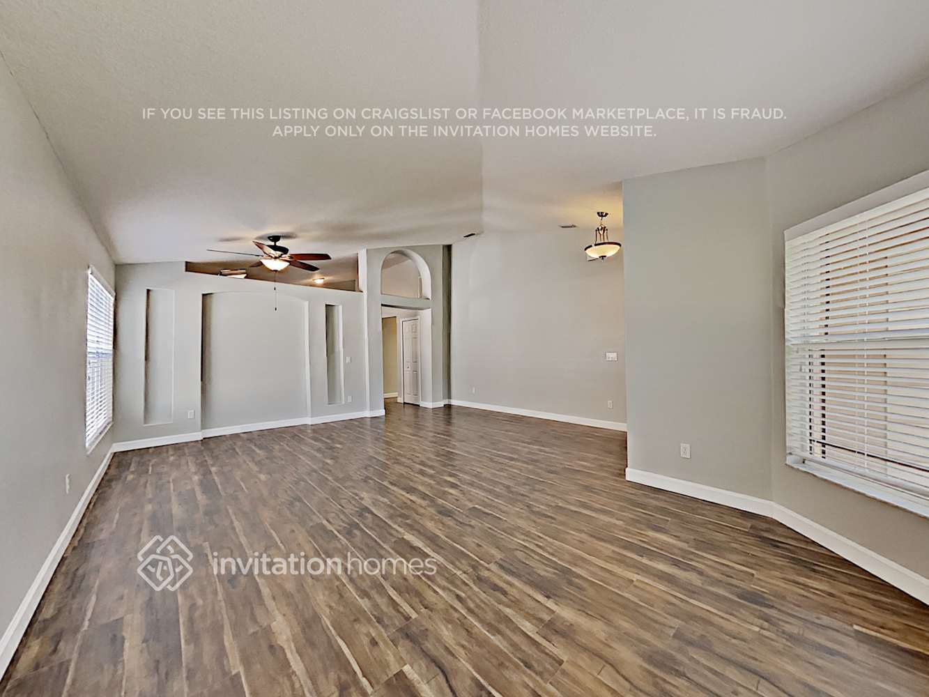 Building Photo - 1882 Sun Gazer Dr