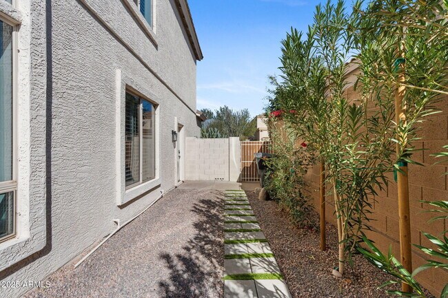 Building Photo - 7357 E Rochelle Cir