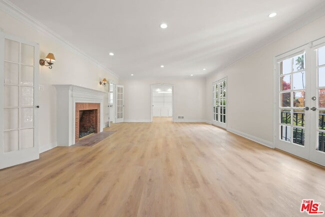 Building Photo - 500 Warner Ave